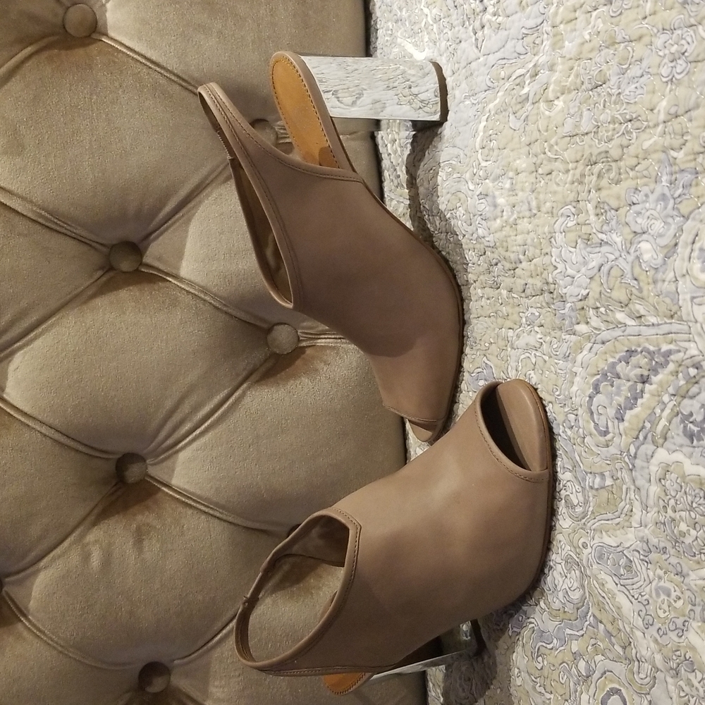 NEW FRANCO SARTO TAUPE BUTTER LEATHER SANDALS